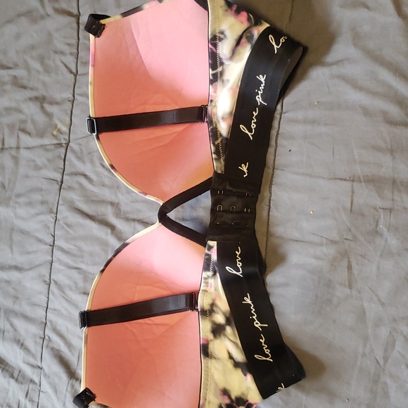 VS pink bra bundle - Picture 3 of 7